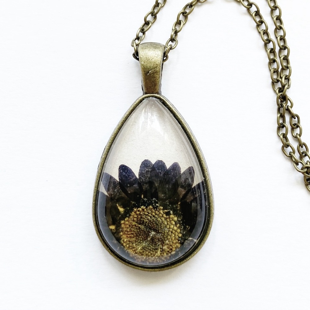Real Daisy Pressed Flower Botanical Necklace